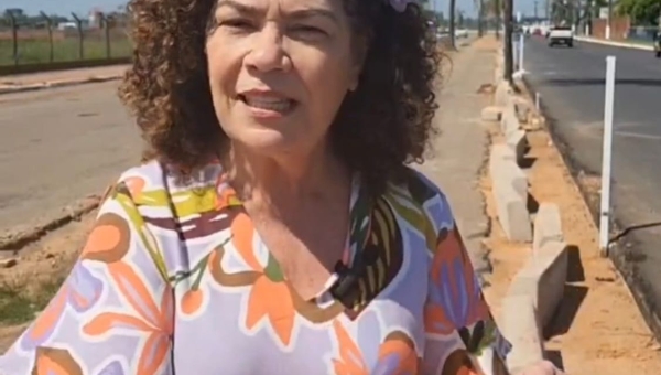 ”Tá sobrando dinheiro na Prefeitura de Rio Branco?”, questiona Perpétua sobre retirada de canteiros da via Chico Mendes